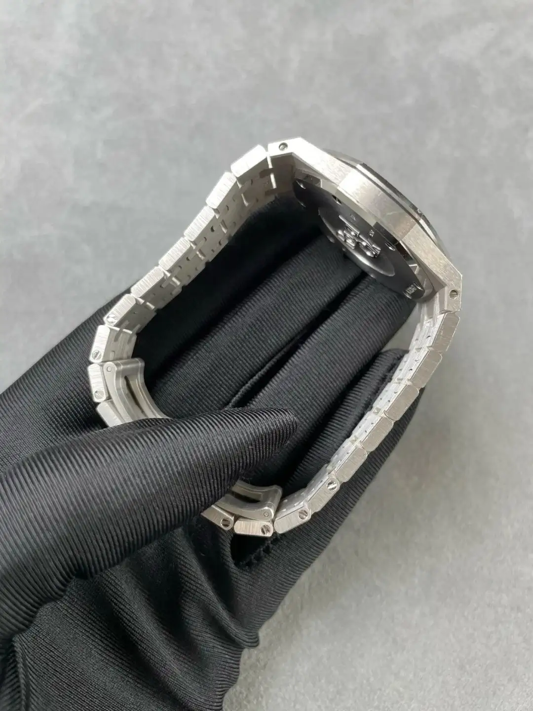 Audemars Piguet Royal Oak Frosted Gold Quartz Black 67653BC.GG.1263BC.02 - Bestter Watches