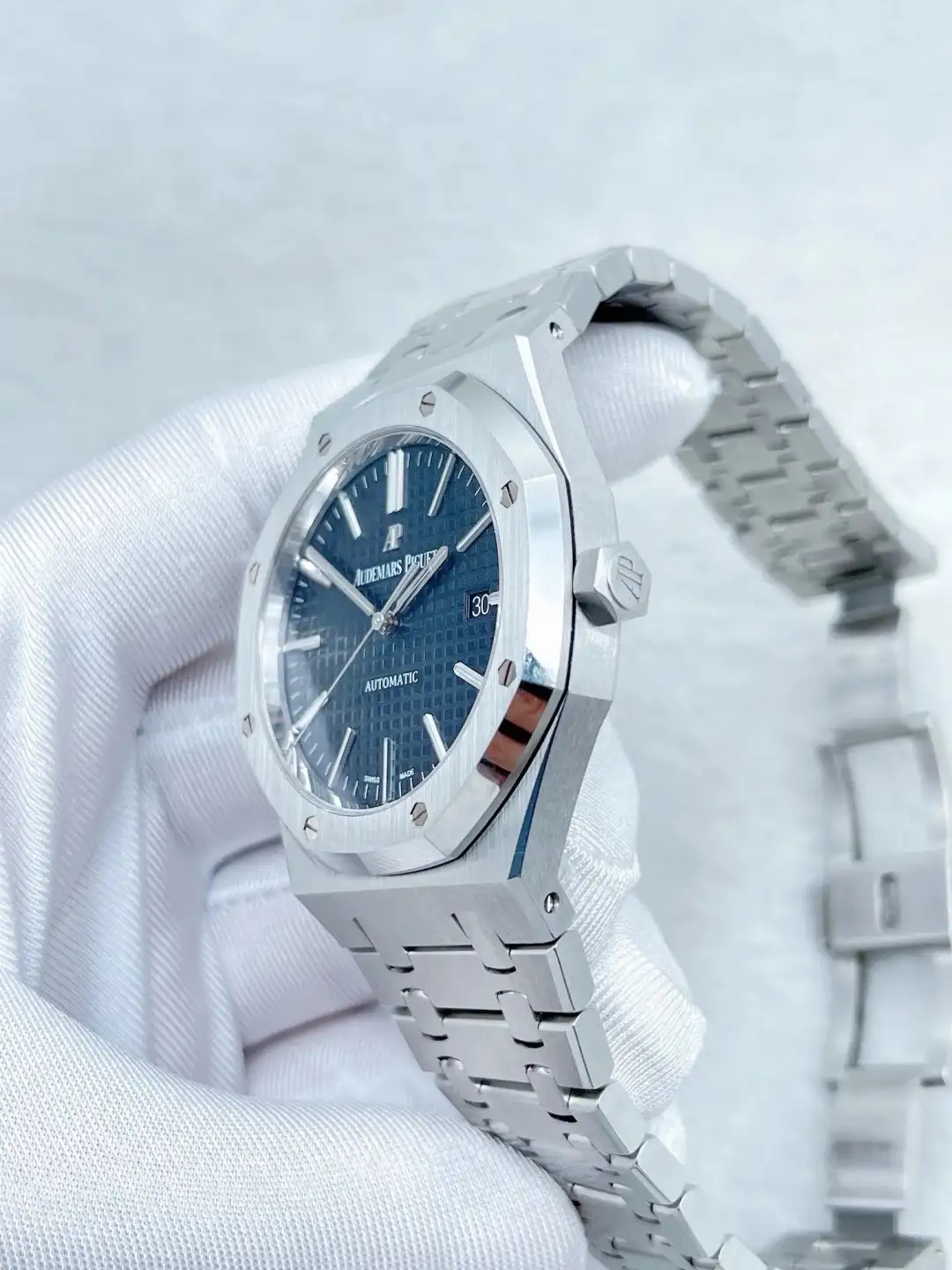 Audemars Piguet Royal Oak Selfwinding Blue 15400ST.OO.1220ST.03 - Bestter Watches
