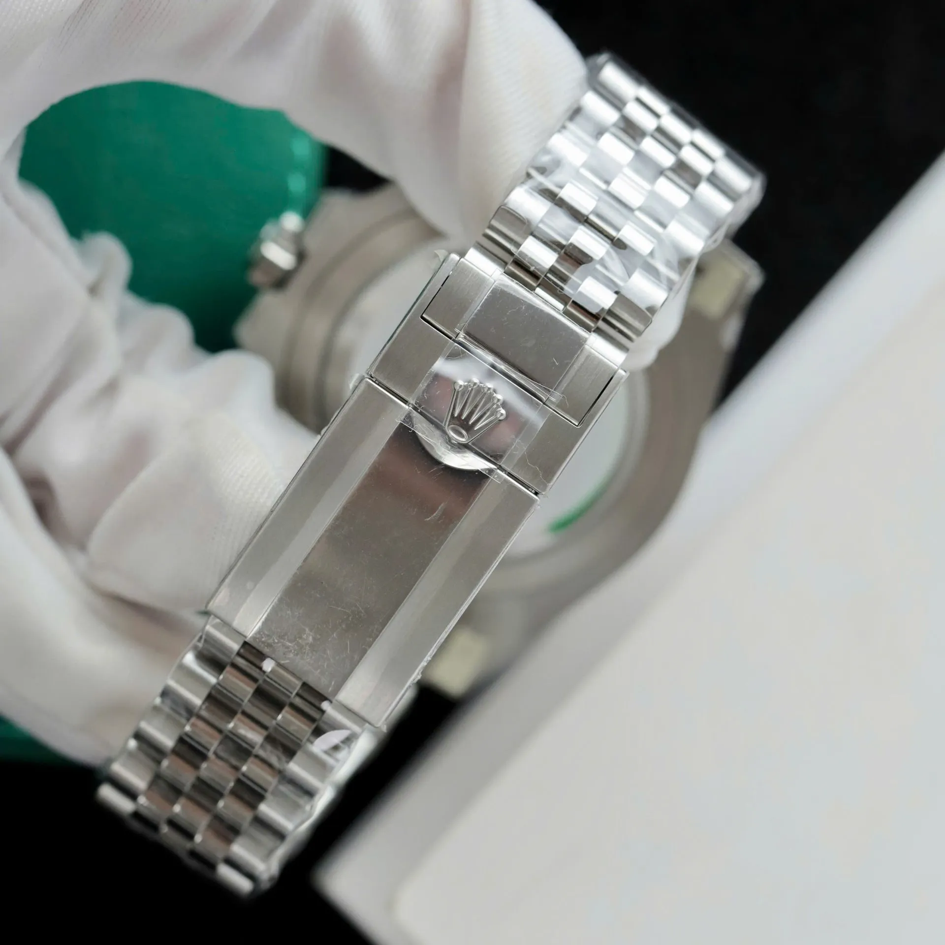 Superclone Rolex GMT-Master II 40 mm 126729VTNR Jubilee “Absinthe” - Bestter Watches