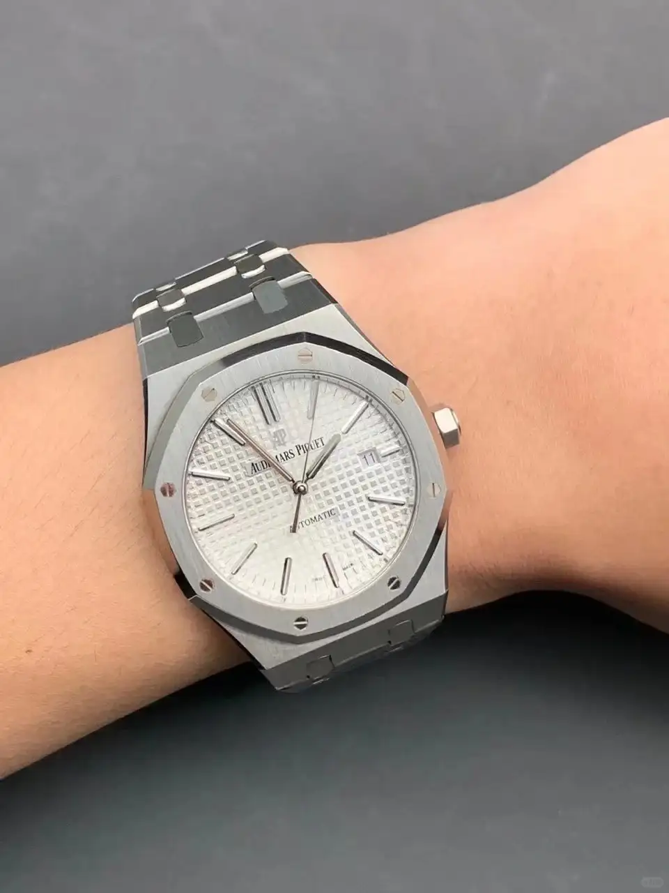 Audemars Piguet Royal Oak Selfwinding Silver 15400ST.OO.1220ST.02 - Bestter Watches