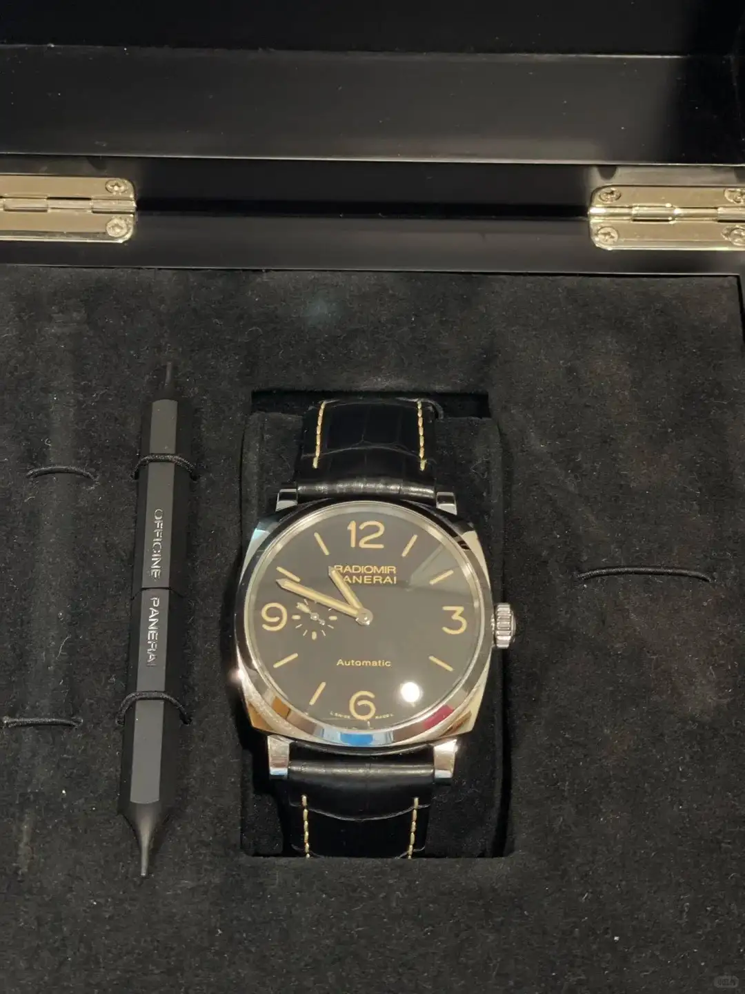 Panerai Radiomir Men Automatic Black Alligator Watch PAM00572 - Bestter Watches