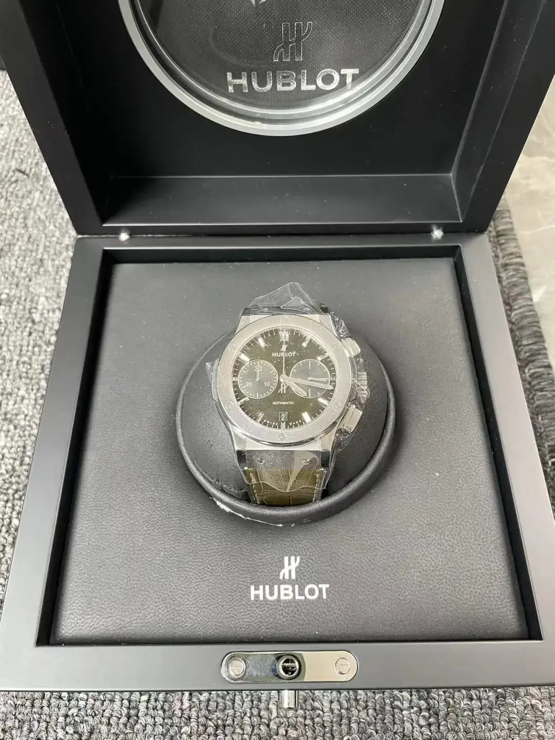 Hublot Classic Fusion Men Automatic Green Alligator Watch 541.NX.8970.LR - Bestter Watches