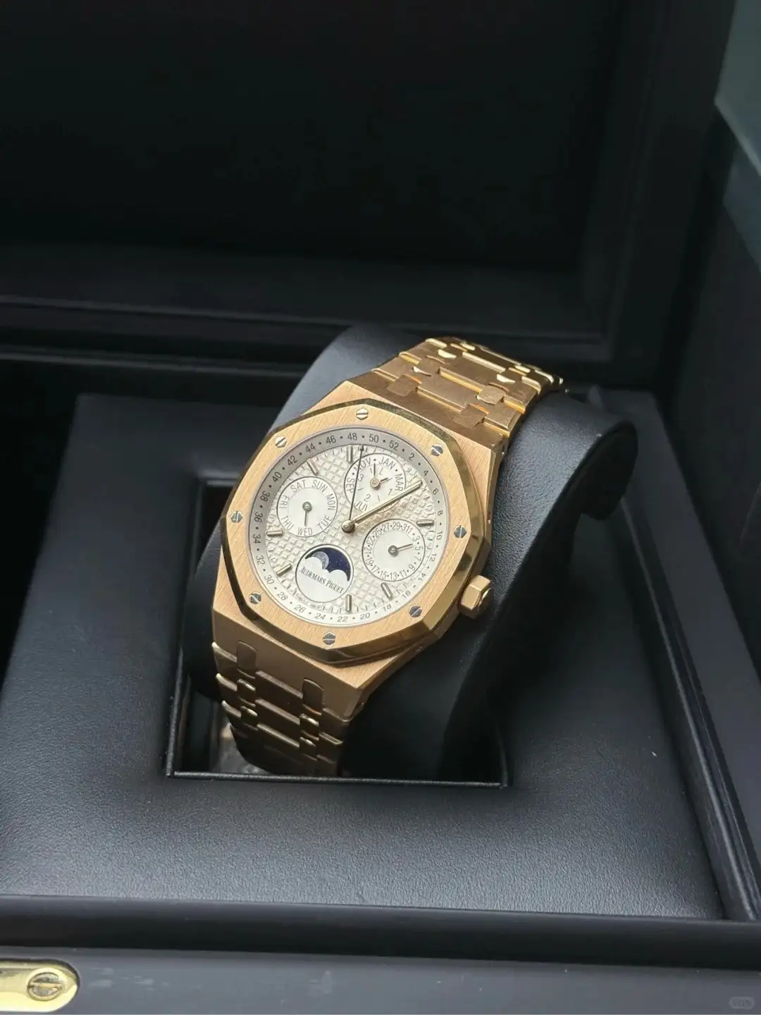 Audemars Piguet Royal Oak Perpetual Calendar Silver 26574OR.OO.1220OR.01 - Bestter Watches