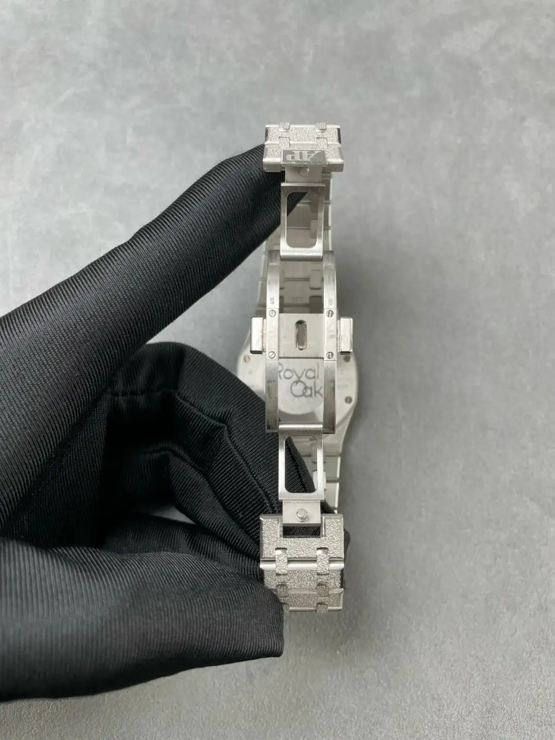 Audemars Piguet Royal Oak Frosted Gold Quartz Black 67653BC.GG.1263BC.02 - Bestter Watches