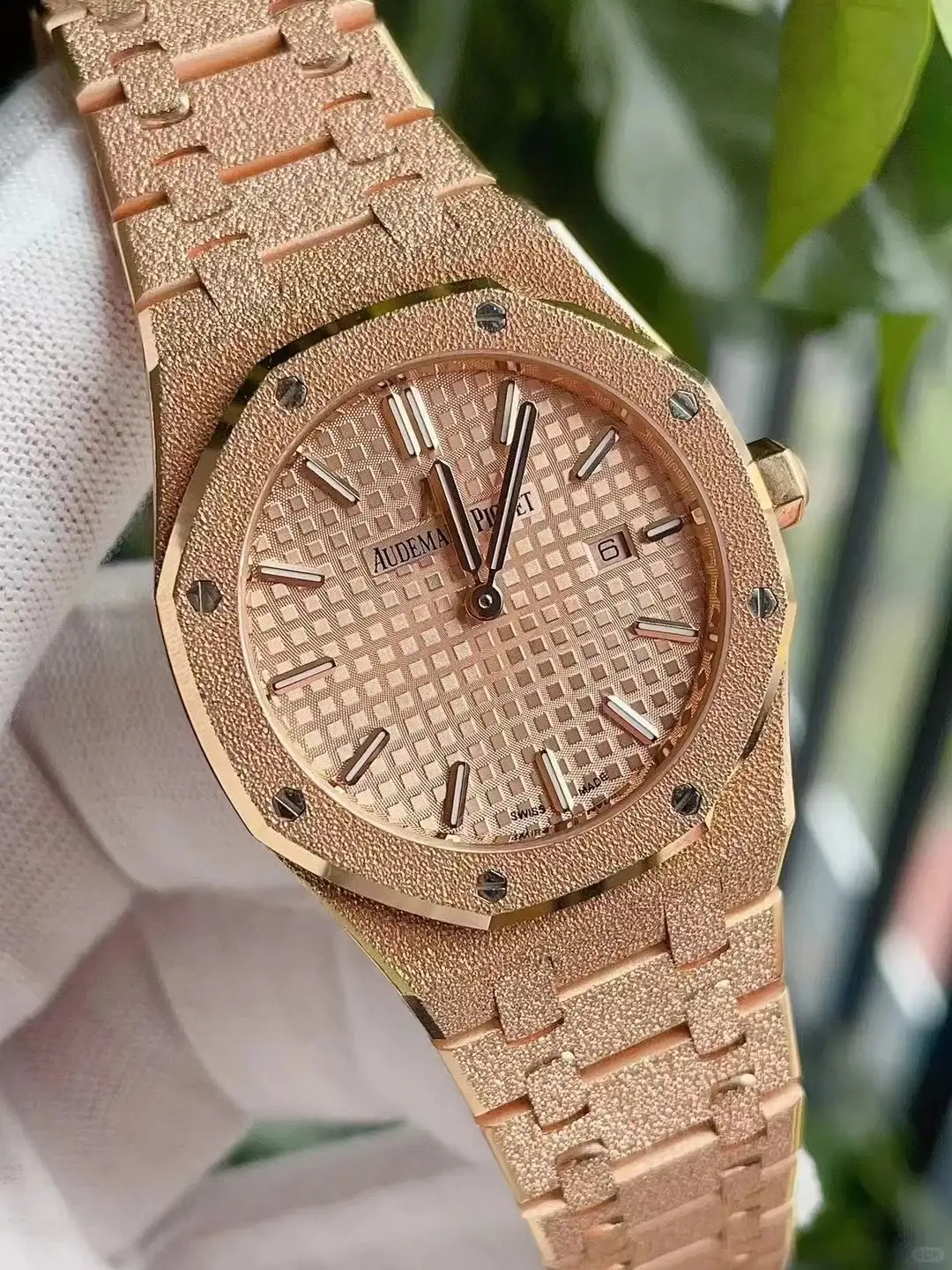 Audemars Piguet Royal Oak Frosted Gold Quartz Gold 67653OR.GG.1263OR.02 - Bestter Watches