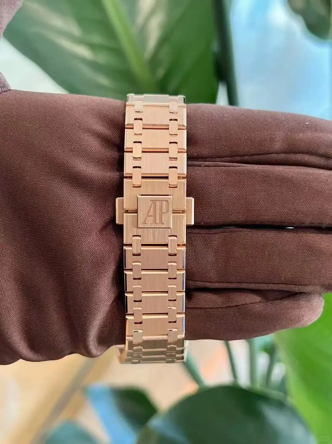 Audemars Piguet Royal Oak Quartz Brown 67650OR.OO.1261OR.01 - Bestter Watches