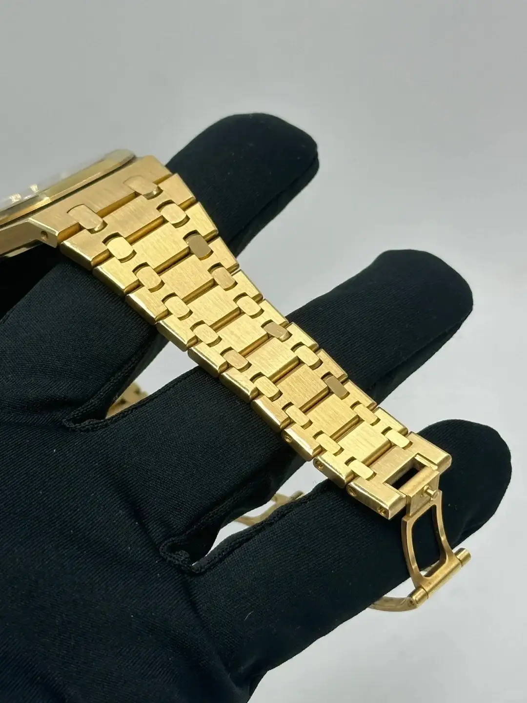 Audemars Piguet Royal Oak Jumbo Extra-Thin Gold 15202BA.OO.1240BA.02 - Bestter Watches