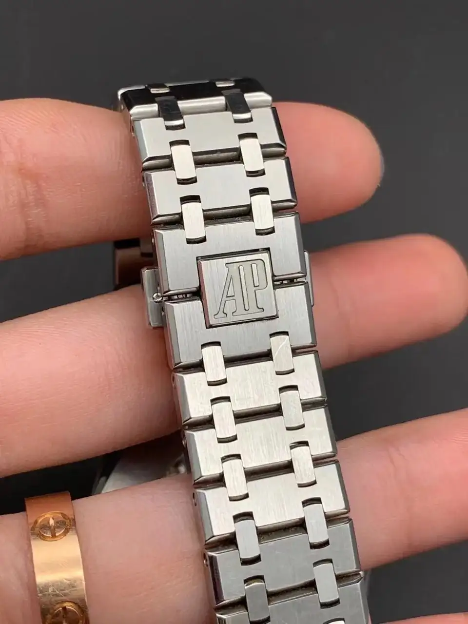 Audemars Piguet Royal Oak Selfwinding Silver 15400ST.OO.1220ST.02 - Bestter Watches