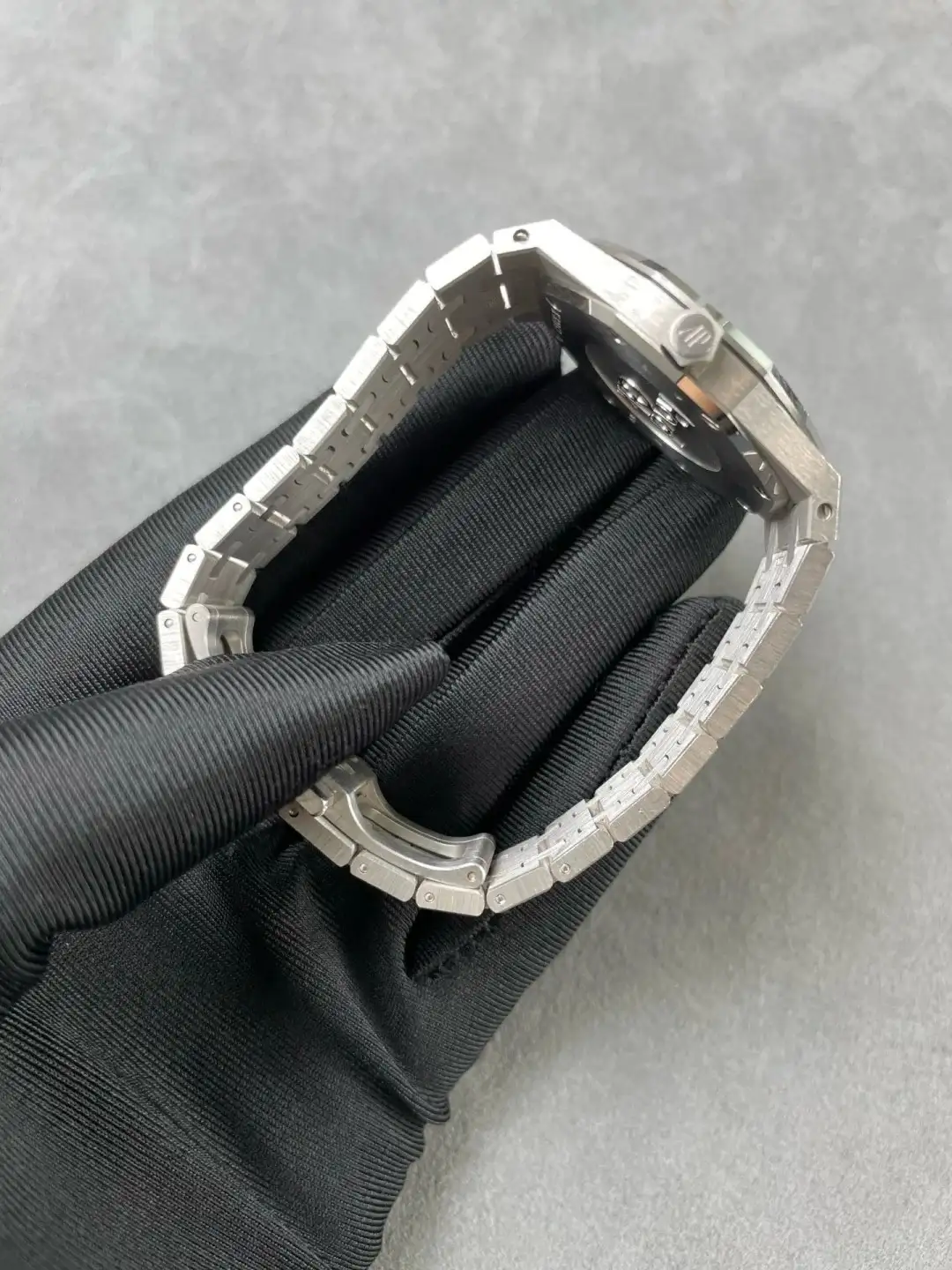 Audemars Piguet Royal Oak Frosted Gold Quartz Black 67653BC.GG.1263BC.02 - Bestter Watches