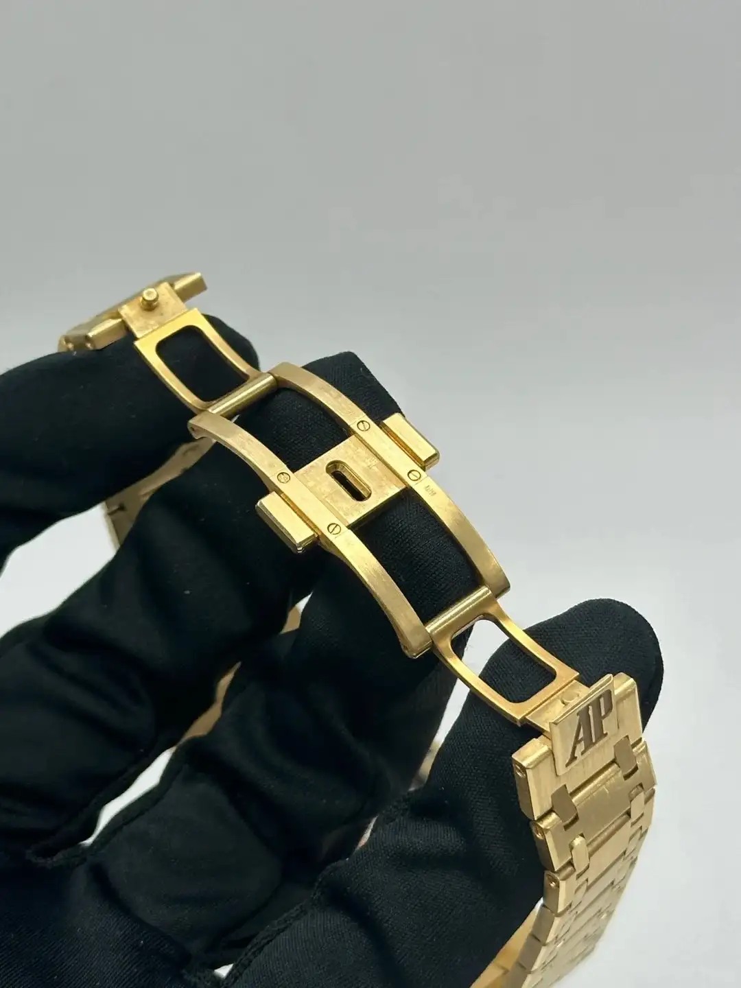 Audemars Piguet Royal Oak Jumbo Extra-Thin Gold 15202BA.OO.1240BA.02 - Bestter Watches