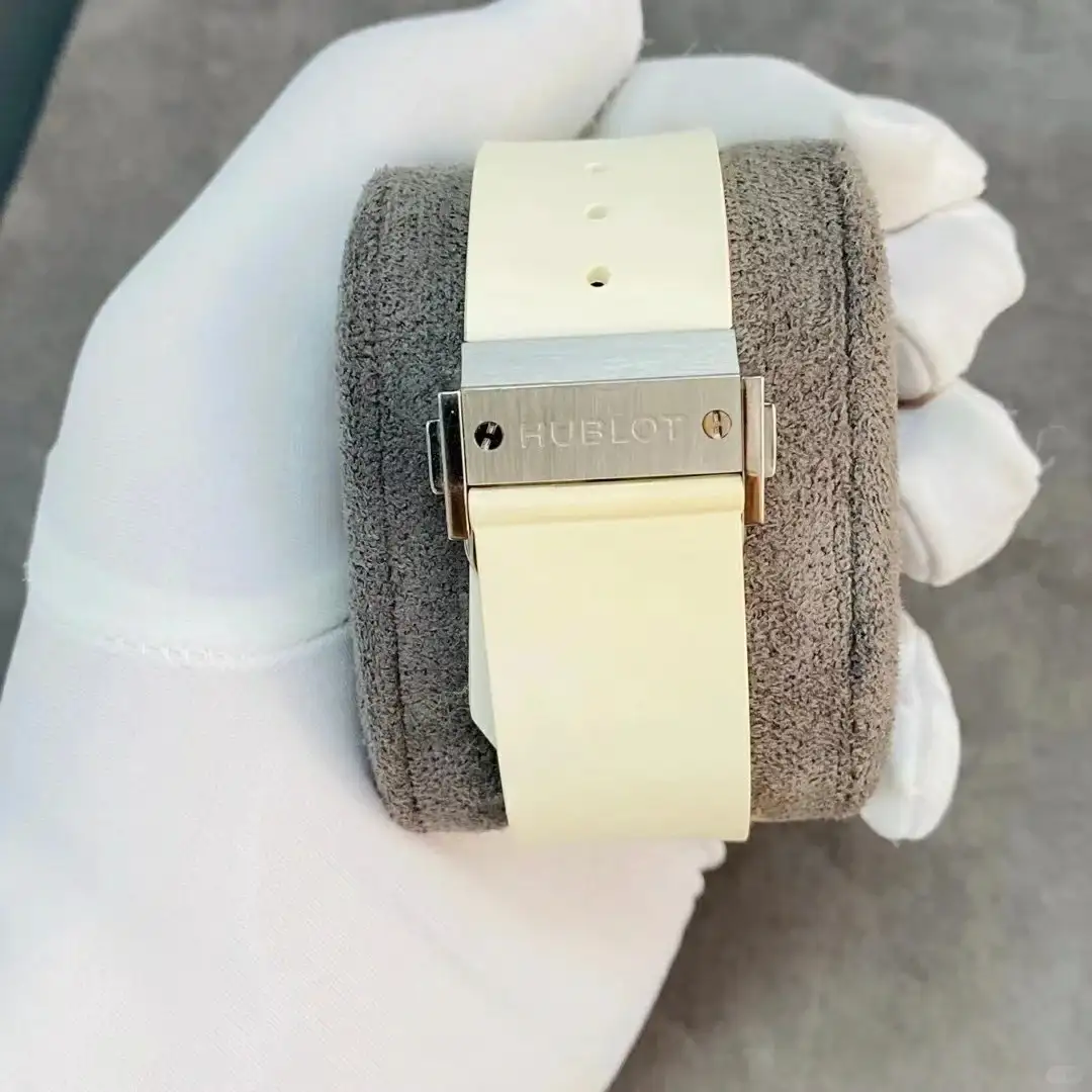 Hublot Classic Fusion Men Automatic Black Rubber Watch 525.HI.0170.RW.ORL21 - Bestter Watches