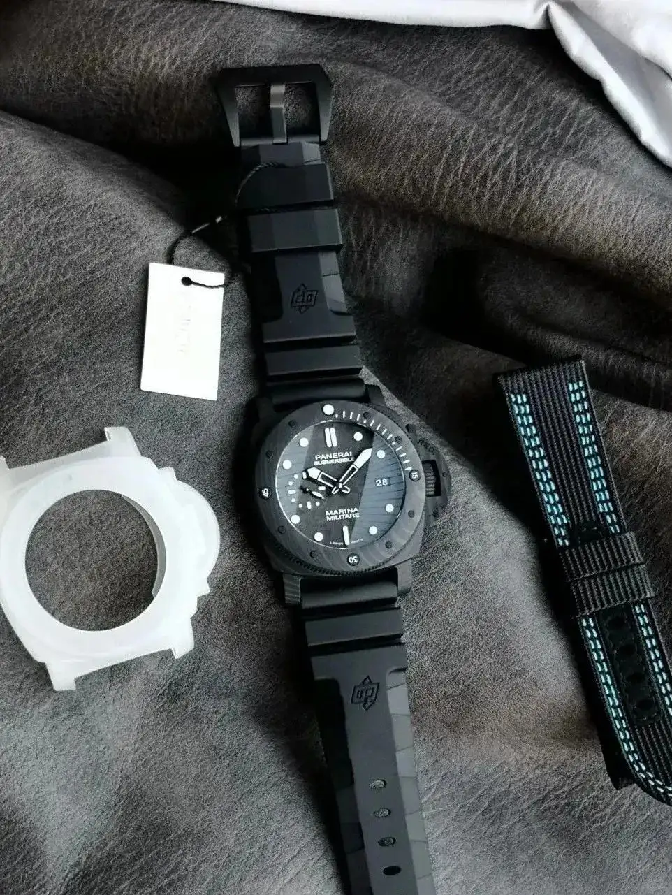 Panerai Submersible Men Automatic Black Rubber Watch PAM00979 - Bestter Watches