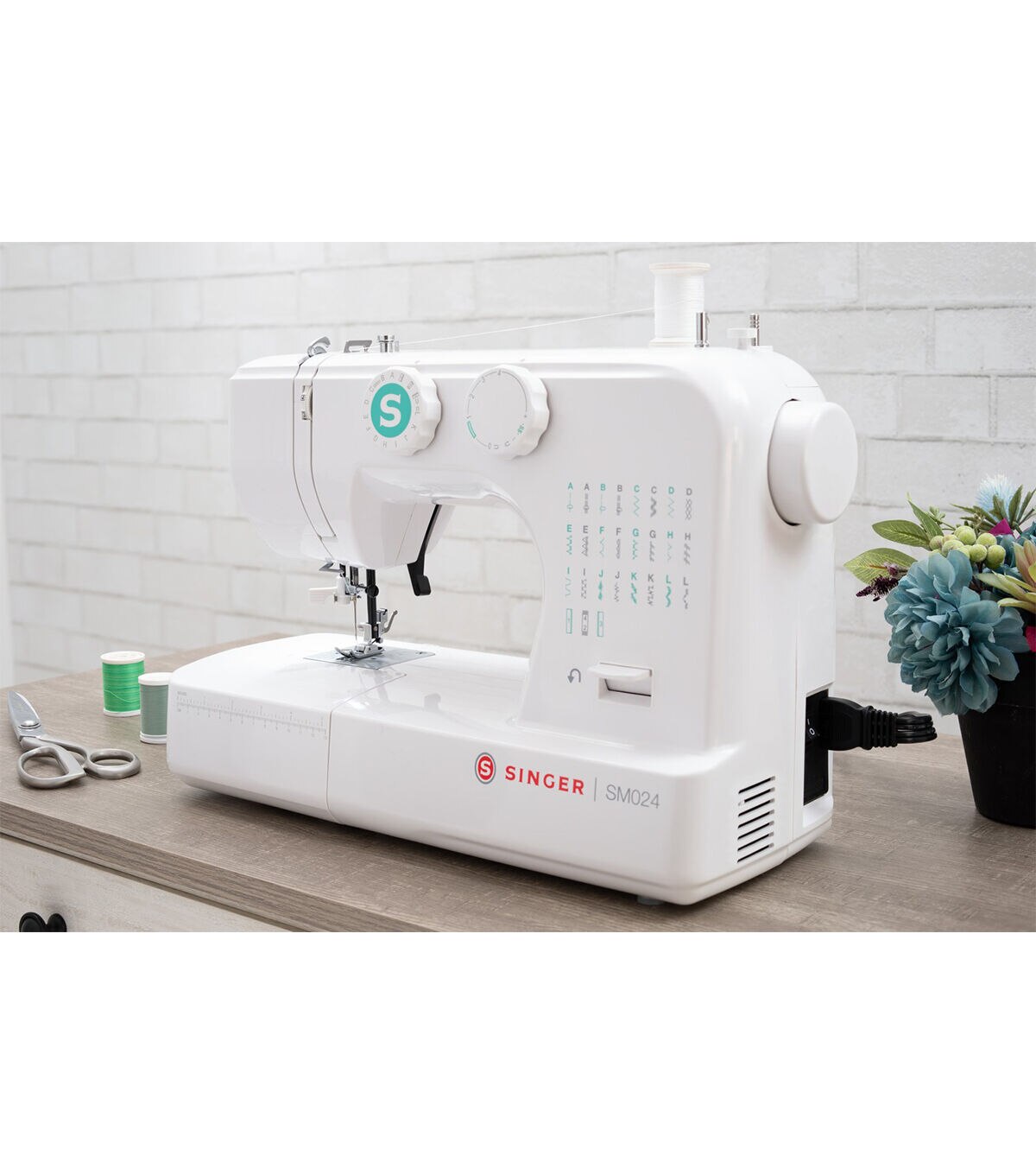 SINGER SM024 Sewing Machine