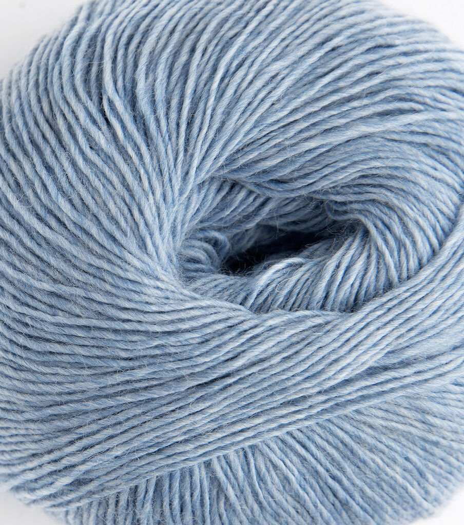 Yarnalia 350yds Superfine Skylark Wool Yarn 2 Bundle