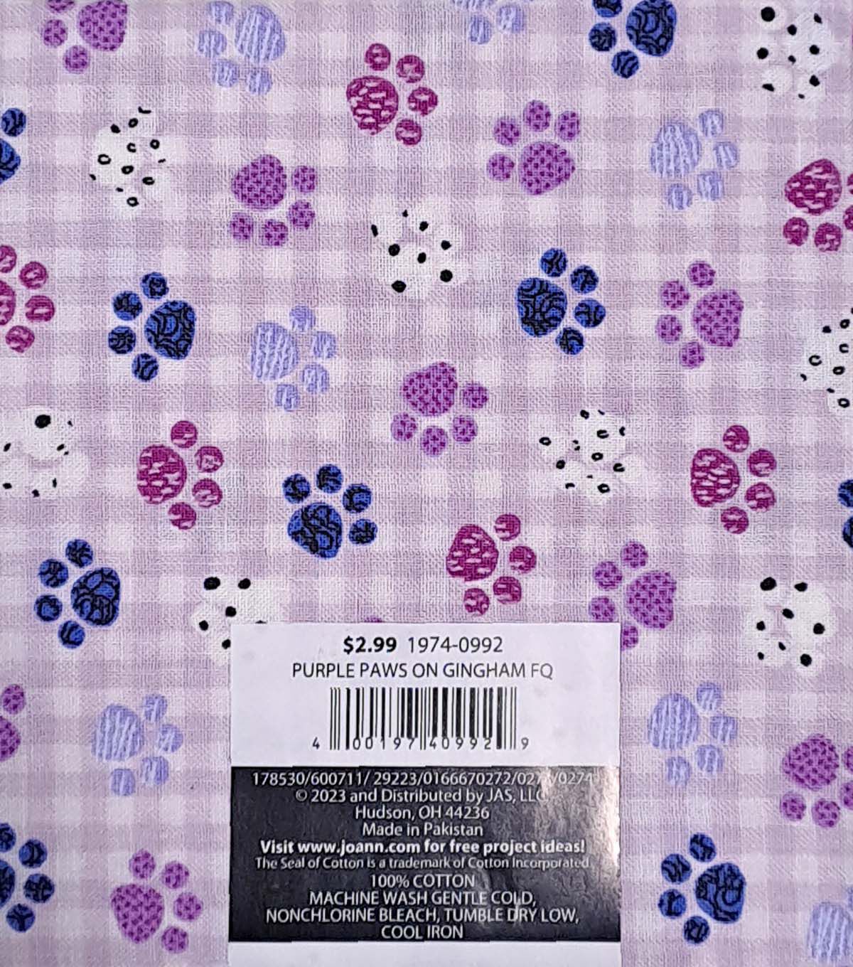 18 x 21 Paws on Gingham Novelty Cotton Fabric Quarter 1pc
