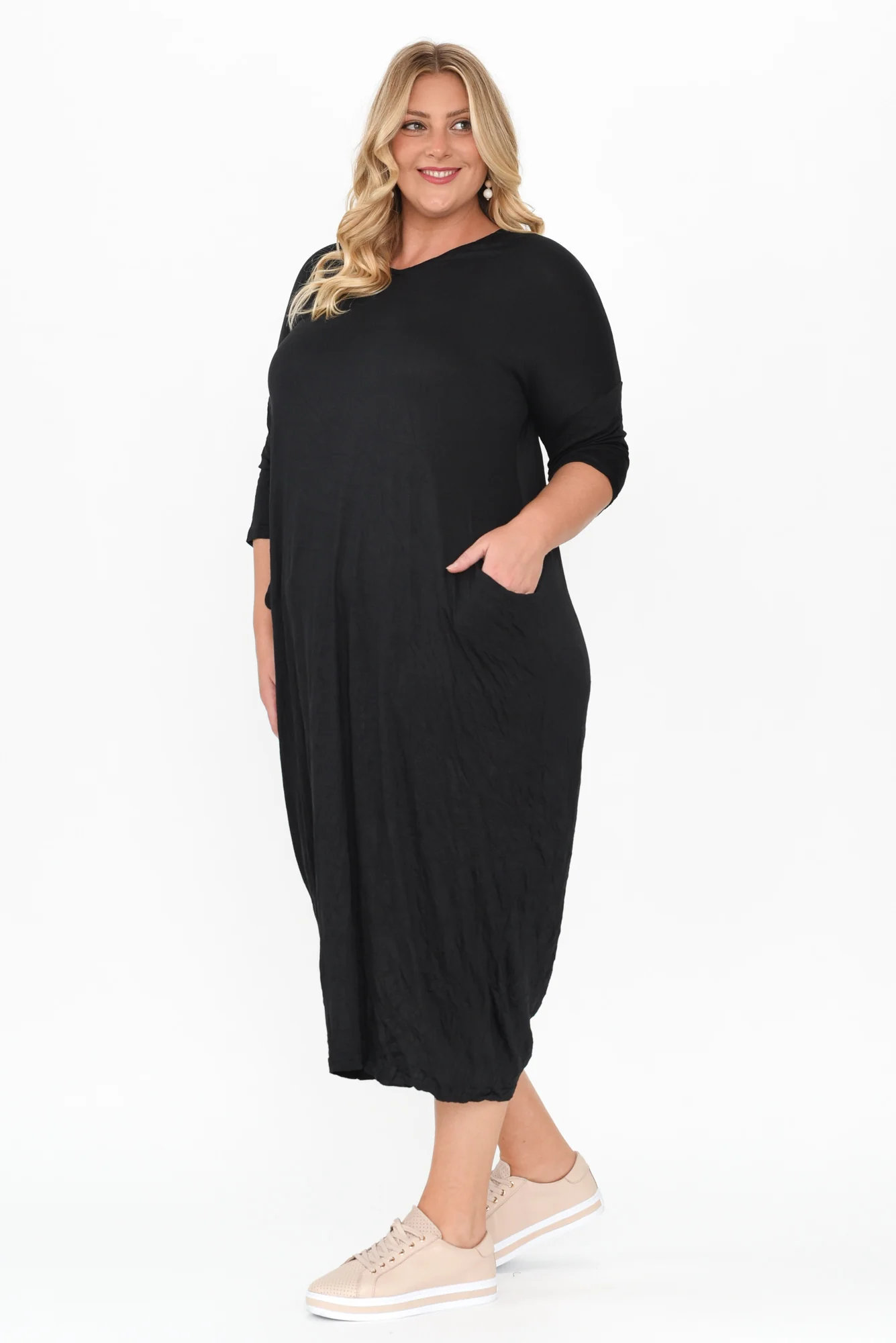 Travel Black Crinkle Cotton Sleeved Maxi Dress