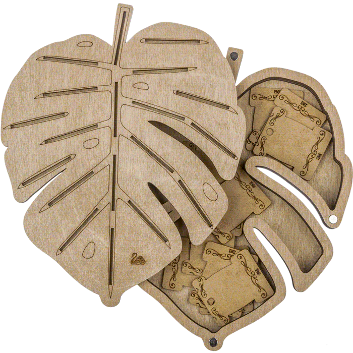 Box for handicraft + 21 bobbins 