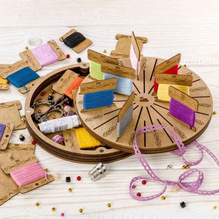 Box for handicraft + 32 bobbins FLZB(N)-057