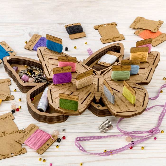 Box for handicraft + 33 bobbins 